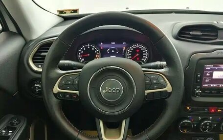 Jeep Renegade I рестайлинг, 2016 год, 1 320 000 рублей, 23 фотография