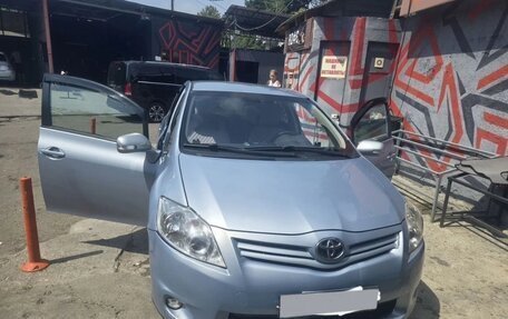 Toyota Auris II, 2011 год, 750 000 рублей, 1 фотография