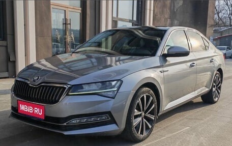 Skoda Superb III рестайлинг, 2022 год, 2 230 000 рублей, 1 фотография
