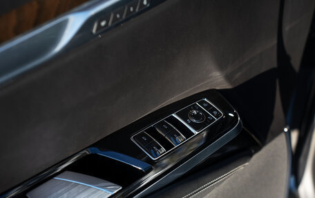 Cadillac Escalade V, 2024 год, 19 000 000 рублей, 20 фотография
