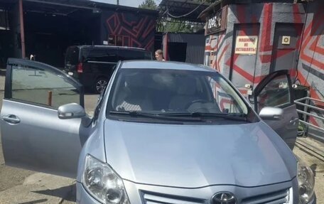 Toyota Auris II, 2011 год, 750 000 рублей, 3 фотография