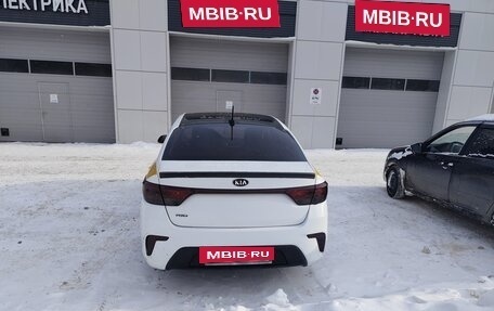 KIA Rio IV, 2017 год, 903 000 рублей, 5 фотография