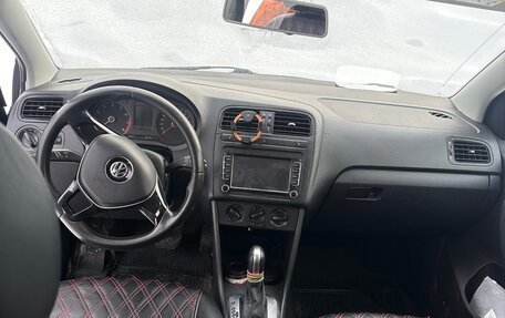 Volkswagen Polo VI (EU Market), 2017 год, 995 000 рублей, 2 фотография