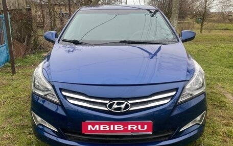 Hyundai Solaris II рестайлинг, 2015 год, 650 000 рублей, 1 фотография