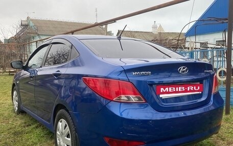 Hyundai Solaris II рестайлинг, 2015 год, 650 000 рублей, 3 фотография