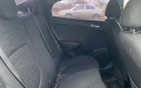 Hyundai Solaris II рестайлинг, 2015 год, 650 000 рублей, 17 фотография