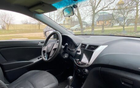 Hyundai Solaris II рестайлинг, 2015 год, 650 000 рублей, 13 фотография