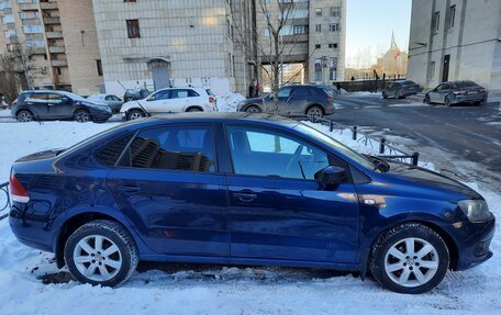 Volkswagen Polo VI (EU Market), 2011 год, 730 000 рублей, 2 фотография