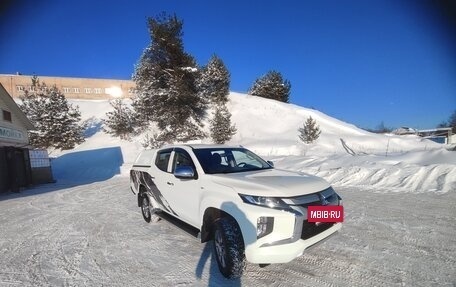 Mitsubishi L200 IV рестайлинг, 2022 год, 3 240 000 рублей, 2 фотография