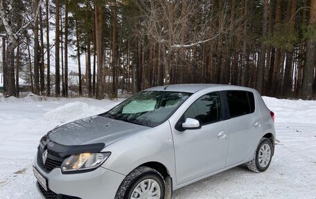 Renault Sandero II рестайлинг, 2015 год, 750 000 рублей, 2 фотография