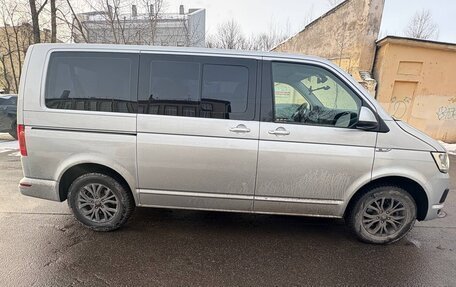 Volkswagen Caravelle T6 рестайлинг, 2016 год, 2 800 000 рублей, 3 фотография