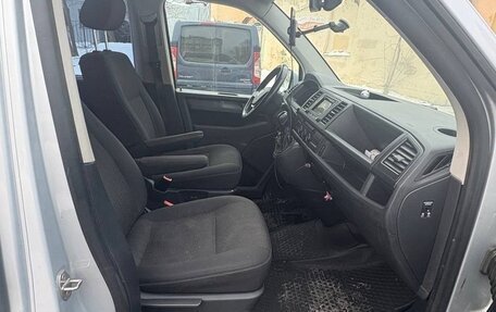 Volkswagen Caravelle T6 рестайлинг, 2016 год, 2 800 000 рублей, 11 фотография