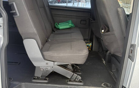 Volkswagen Caravelle T6 рестайлинг, 2016 год, 2 800 000 рублей, 12 фотография