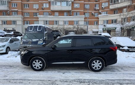 Mitsubishi Outlander III рестайлинг 3, 2021 год, 2 700 000 рублей, 3 фотография