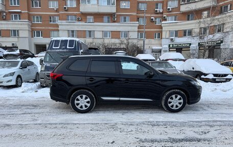 Mitsubishi Outlander III рестайлинг 3, 2021 год, 2 700 000 рублей, 7 фотография