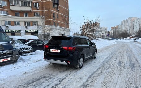 Mitsubishi Outlander III рестайлинг 3, 2021 год, 2 700 000 рублей, 6 фотография