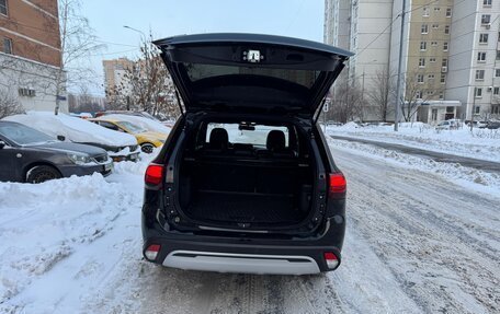 Mitsubishi Outlander III рестайлинг 3, 2021 год, 2 700 000 рублей, 11 фотография