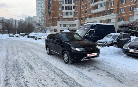 Mitsubishi Outlander III рестайлинг 3, 2021 год, 2 700 000 рублей, 8 фотография