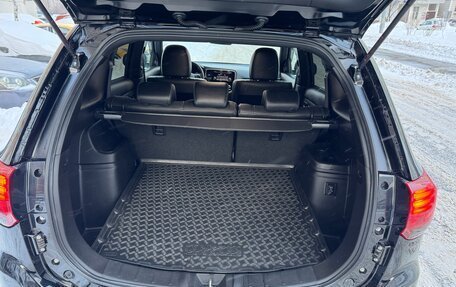 Mitsubishi Outlander III рестайлинг 3, 2021 год, 2 700 000 рублей, 12 фотография