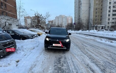 Mitsubishi Outlander III рестайлинг 3, 2021 год, 2 700 000 рублей, 2 фотография