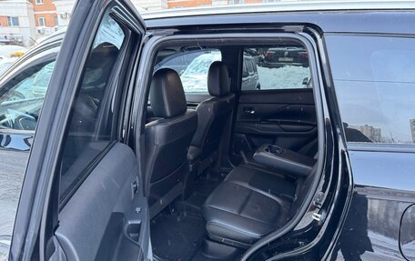 Mitsubishi Outlander III рестайлинг 3, 2021 год, 2 700 000 рублей, 17 фотография