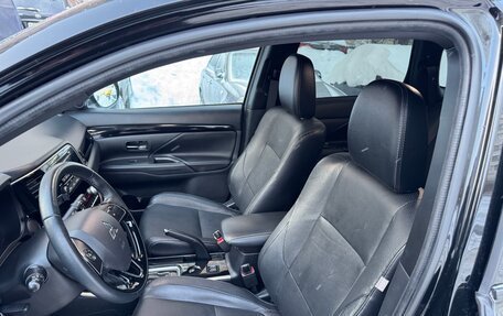 Mitsubishi Outlander III рестайлинг 3, 2021 год, 2 700 000 рублей, 18 фотография