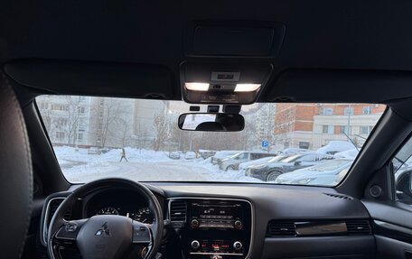 Mitsubishi Outlander III рестайлинг 3, 2021 год, 2 700 000 рублей, 20 фотография