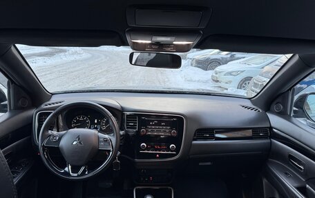 Mitsubishi Outlander III рестайлинг 3, 2021 год, 2 700 000 рублей, 21 фотография