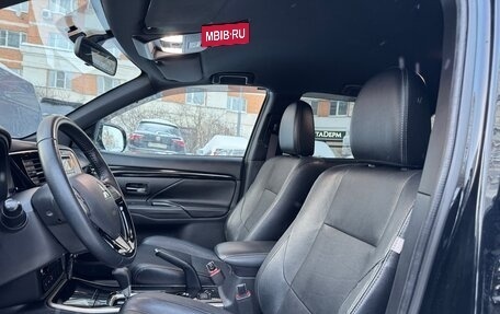 Mitsubishi Outlander III рестайлинг 3, 2021 год, 2 700 000 рублей, 19 фотография