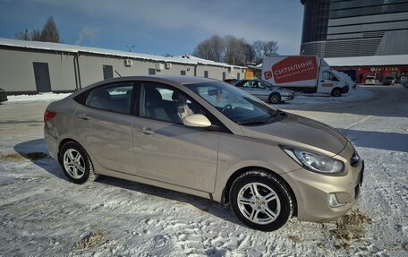 Hyundai Solaris II рестайлинг, 2011 год, 800 000 рублей, 2 фотография