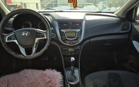 Hyundai Solaris II рестайлинг, 2011 год, 800 000 рублей, 11 фотография