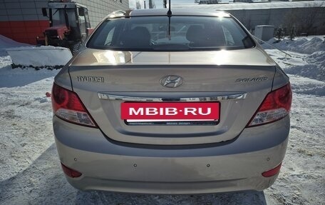 Hyundai Solaris II рестайлинг, 2011 год, 800 000 рублей, 3 фотография