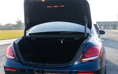 Mercedes-Benz E-Класс, 2017 год, 3 750 000 рублей, 13 фотография