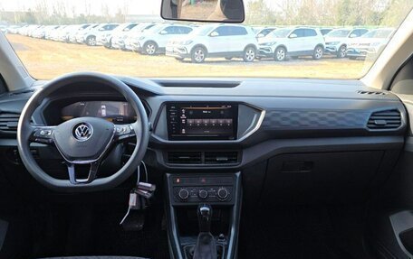 Volkswagen T-Roc I, 2023 год, 1 600 000 рублей, 5 фотография