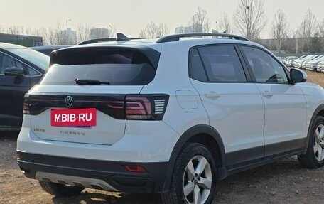 Volkswagen T-Roc I, 2023 год, 1 600 000 рублей, 2 фотография