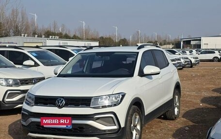 Volkswagen T-Roc I, 2023 год, 1 600 000 рублей, 3 фотография