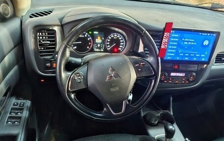Mitsubishi Outlander III рестайлинг 3, 2015 год, 1 649 000 рублей, 2 фотография