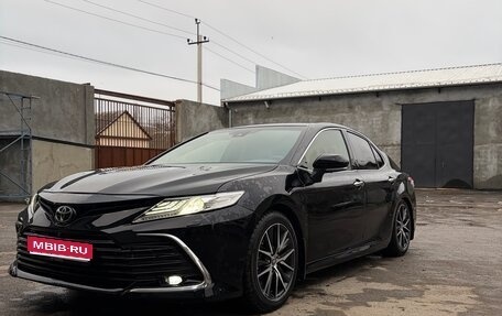 Toyota Camry, 2021 год, 3 300 000 рублей, 1 фотография