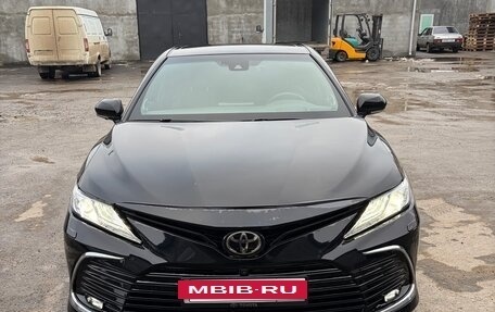 Toyota Camry, 2021 год, 3 300 000 рублей, 3 фотография