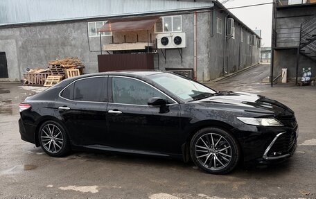 Toyota Camry, 2021 год, 3 300 000 рублей, 4 фотография