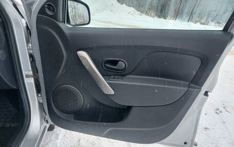 Renault Logan II, 2017 год, 790 000 рублей, 12 фотография