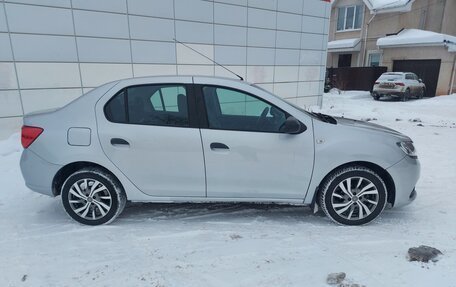 Renault Logan II, 2017 год, 790 000 рублей, 4 фотография