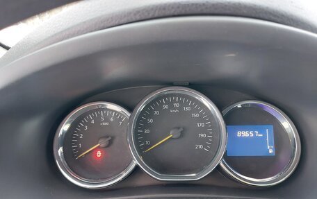 Renault Logan II, 2017 год, 790 000 рублей, 18 фотография