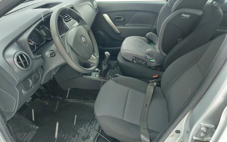 Renault Logan II, 2017 год, 790 000 рублей, 16 фотография