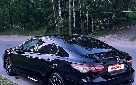 Toyota Camry, 2019 год, 3 700 000 рублей, 2 фотография