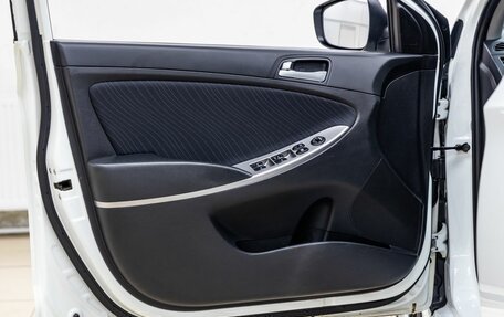 Hyundai Solaris II рестайлинг, 2015 год, 978 000 рублей, 33 фотография