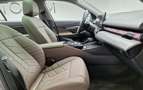 BMW 5 серия, 2025 год, 8 990 000 рублей, 6 фотография