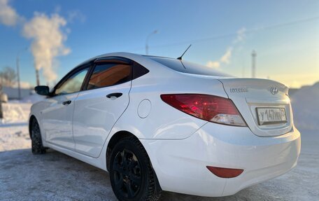 Hyundai Solaris II рестайлинг, 2011 год, 5 фотография