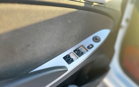 Hyundai Solaris II рестайлинг, 2011 год, 9 фотография