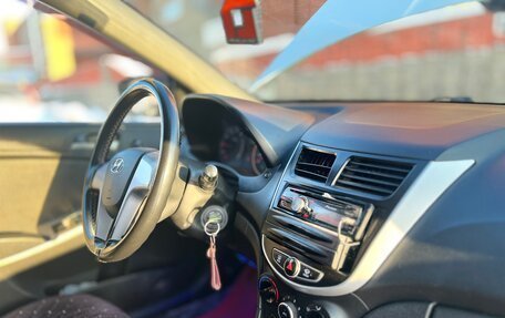 Hyundai Solaris II рестайлинг, 2011 год, 10 фотография